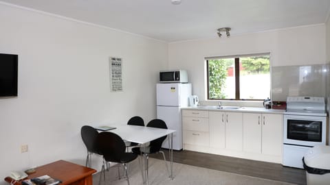 Standard 2 Bedroom Apartment with Kitchen | Premium bedding, laptop workspace, iron/ironing board, cribs/infant beds