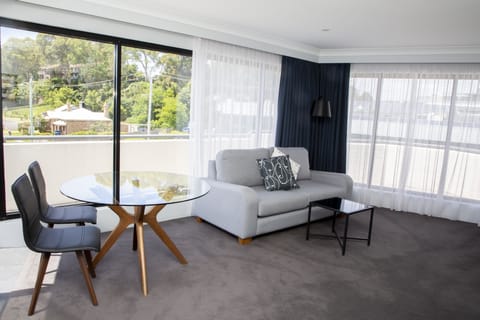 Deluxe Suite, Ocean View | Desk, iron/ironing board, free WiFi, bed sheets