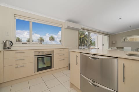 Luxury Apartment, 4 Bedrooms, Partial Ocean View | Private kitchen | Full-size fridge, microwave, stovetop, electric kettle