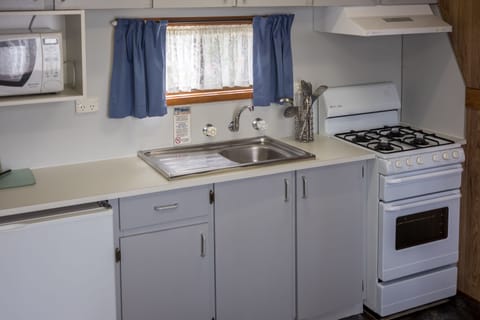 Economy Cabin, Kitchenette - No Linen Provided | Private kitchenette | Fridge, microwave, oven, stovetop