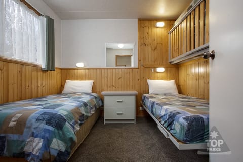 Superior Cabin, 2 Bedrooms | Extra beds