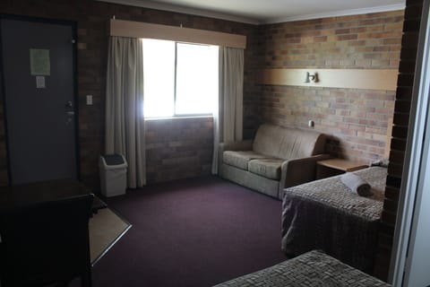 Standard Twin Room, 1 Bedroom | Iron/ironing board, free WiFi, bed sheets, wheelchair access