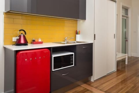 Apartment, 1 Bedroom, Ensuite | Private kitchenette | Fridge, microwave, coffee/tea maker, electric kettle