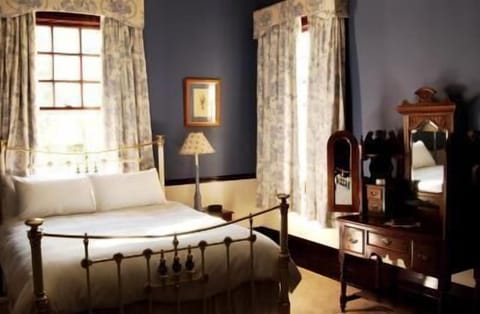 Traditional Suite, 1 Bedroom, Non Smoking | Iron/ironing board, free WiFi, bed sheets