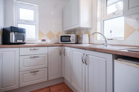 Rose Cottage - 3 Bed Cottage - New Hedges - Tenby (22935)