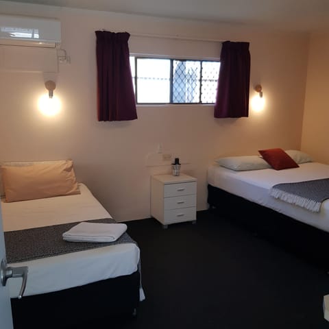 Standard Twin Room | Desk, soundproofing, iron/ironing board, free WiFi