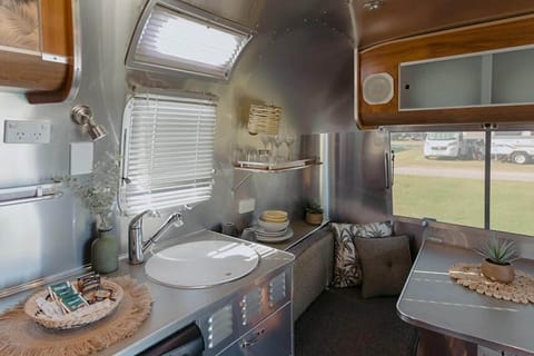 Bambi Airstream - Caravan (shared bathroom) | Iron/ironing board, free WiFi, bed sheets