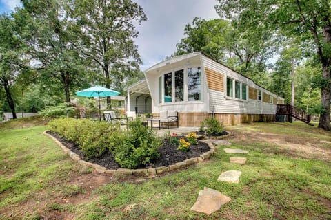 Royal Vacation Rental | 2BR | 1.5BA | 980 Sq Ft | Stairs Required