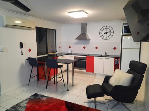 Standard Apartment, 1 Bedroom, Non Smoking, Kitchen (Apartment) | In-room dining