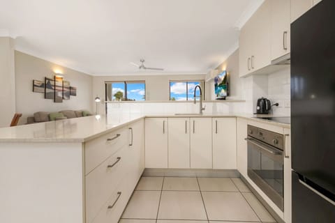 Standard Apartment, 2 Bedrooms, Non Smoking, Kitchen (Apartment) | Private kitchen | Full-size fridge, microwave