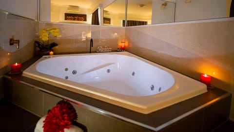 Deluxe Spa Room, Kitchenette | Private spa tub