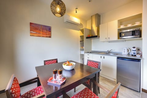 Studio (Spa Studio) | Private kitchen | Mini-fridge, microwave, stovetop, electric kettle