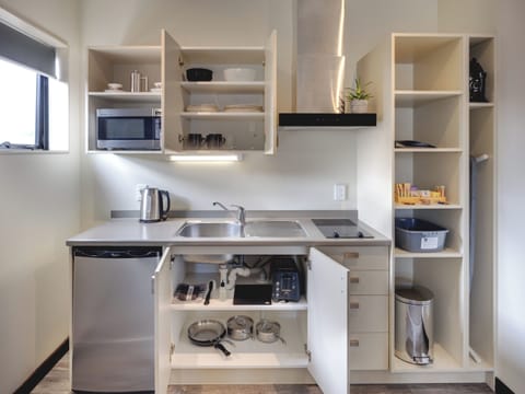 Studio (Super-King Studio) | Private kitchen | Mini-fridge, microwave, stovetop, electric kettle