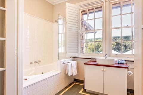 Heritage Room | Bathroom | Free toiletries, hair dryer, towels