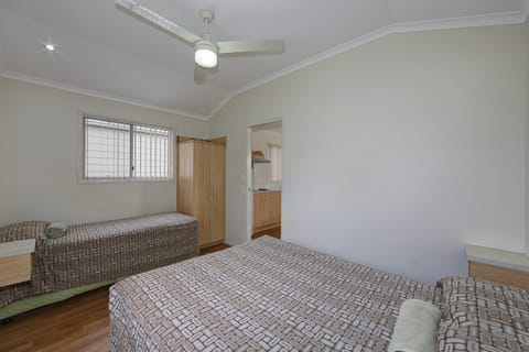 Standard Suite, 2 Bedrooms, Non Smoking, Kitchen (Cabin) | Soundproofing, iron/ironing board, free WiFi, bed sheets