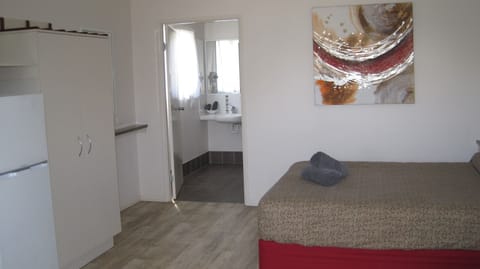 Standard Suite, 1 Bedroom, Non Smoking, Kitchenette (Cabin) | Soundproofing, iron/ironing board, free WiFi, bed sheets