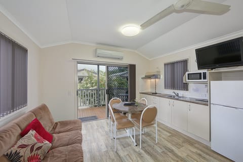 Standard Suite, 1 Bedroom, Non Smoking, Kitchenette (Cabin) | Living room | Flat-screen TV