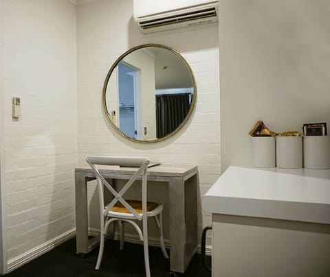 King Spa Room | In-room business center