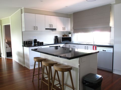 Duplex, 2 Bedrooms, Non Smoking, Kitchen | Private kitchen | Fridge, microwave, coffee/tea maker, electric kettle