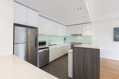 Family Apartment, 3 Bedrooms | Private kitchen | Full-size fridge, microwave, oven, stovetop