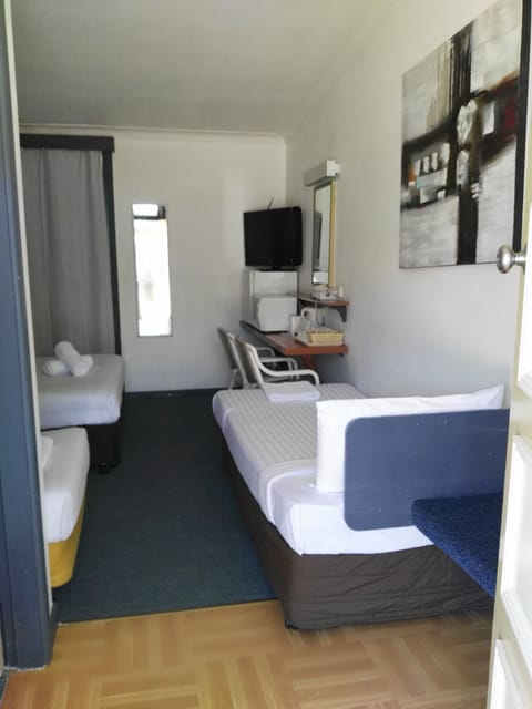 Standard Triple Room | Desk, iron/ironing board, free WiFi, bed sheets