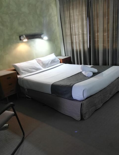 Superior Queen Room | Desk, iron/ironing board, free WiFi, bed sheets