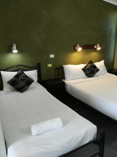 Superior Twin Room | Desk, iron/ironing board, free WiFi, bed sheets