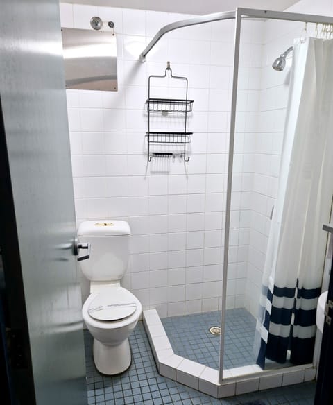 Deluxe Studio, Ensuite, Mezzanine | Bathroom | Towels