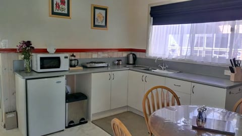 Standard Studio, Kitchen (Studio Unit 3) | Private kitchen | Fridge, microwave, stovetop, coffee/tea maker