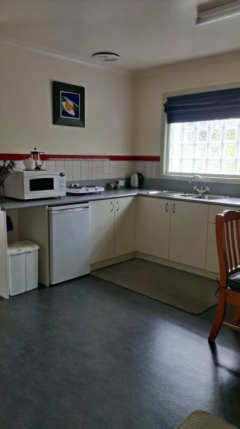 Standard Studio, Kitchen (Studio. Unit 2.) | Private kitchen | Fridge, microwave, stovetop, coffee/tea maker