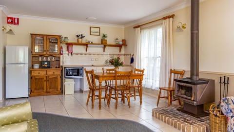 Cottage, 2 Bedrooms, Non Smoking | Private kitchen | Fridge, microwave, electric kettle, toaster