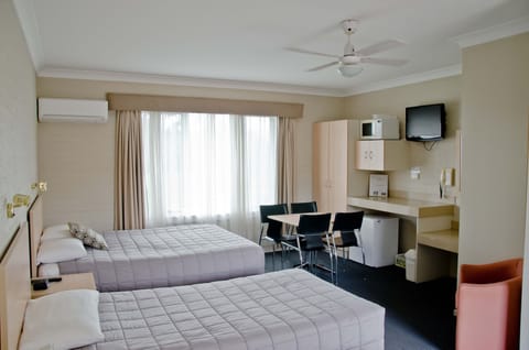 Deluxe Suite, 1 Bedroom, Non Smoking (Deluxe Family Room) | Iron/ironing board, free WiFi, bed sheets
