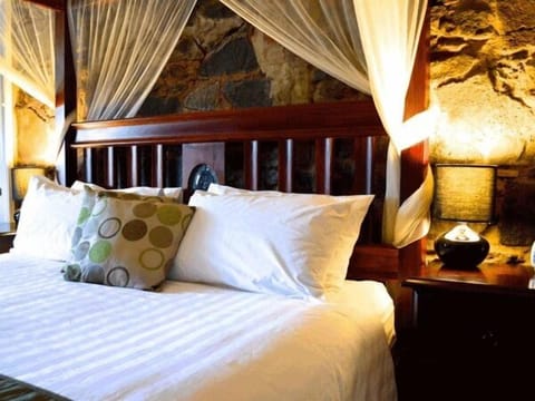 Standard Room, 1 King Bed (Bluestone Room)) | 1 bedroom, premium bedding, free WiFi, bed sheets