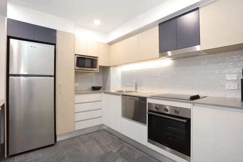 1 Bedroom Apartment (1 King Bed + 1 Single Bed) | Private kitchen | Microwave, electric kettle, toaster