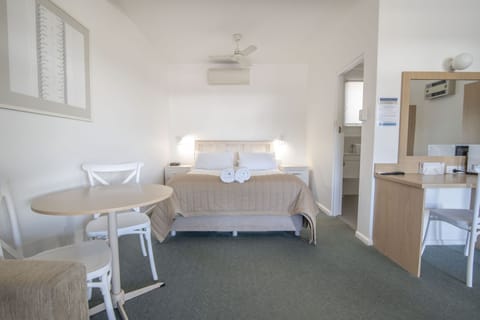 Deluxe Room, Non Smoking (Queen Deluxe) | Iron/ironing board, free WiFi, bed sheets