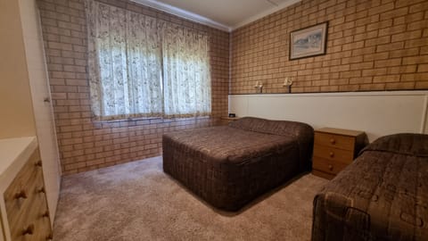 Family Suite - 3 Bdr, Non Smoking, Kitchen, Lounge Room (3 Bdr Unit)  | Iron/ironing board, free WiFi, bed sheets, wheelchair access