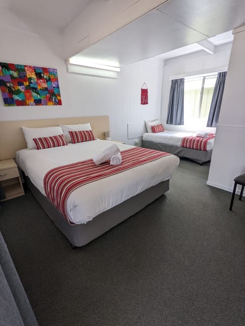 Standard Room, Non Smoking (Twin) | Cribs/infant beds, free WiFi, bed sheets