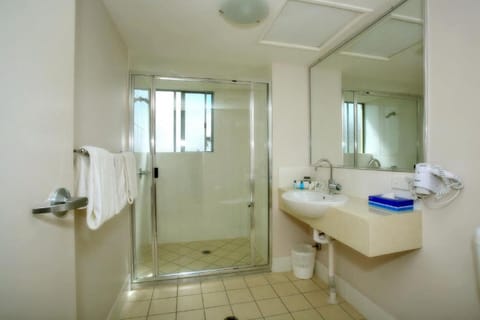 Standard Room, Non Smoking (Mayfair King room) | Bathroom | Shower, free toiletries, hair dryer, towels