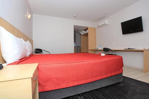Standard Room, Non Smoking (Mayfair King room) | Iron/ironing board, free WiFi, bed sheets