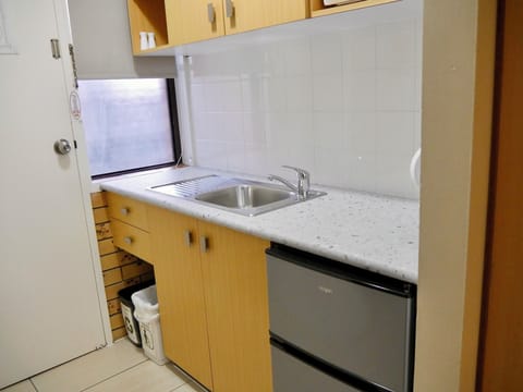 Standard Twin Room | Private kitchen | Fridge, microwave, electric kettle, toaster