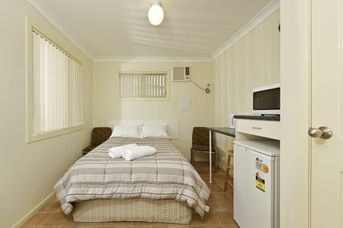 Standard Room, Non Smoking (Studio) | Bed sheets