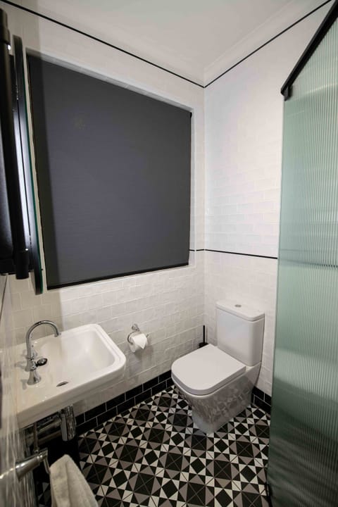 Basic Double Room | Bathroom | Shower, free toiletries, hair dryer, towels