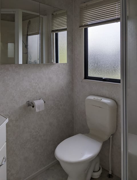 Deluxe Room, 2 Bedrooms | Bathroom | Shower, towels