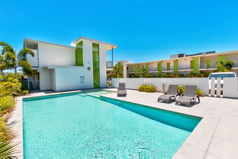 Outdoor pool, sun loungers