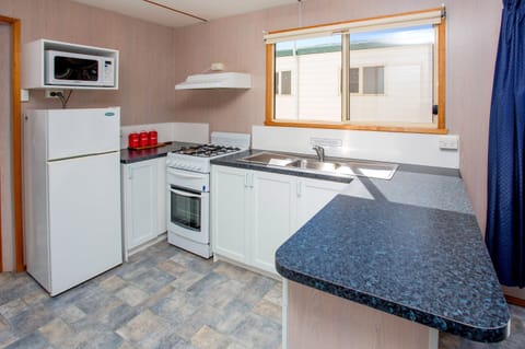 Family Cabin, 2 Bedrooms (4 Berth) | Private kitchen | Fridge, microwave, stovetop, coffee/tea maker