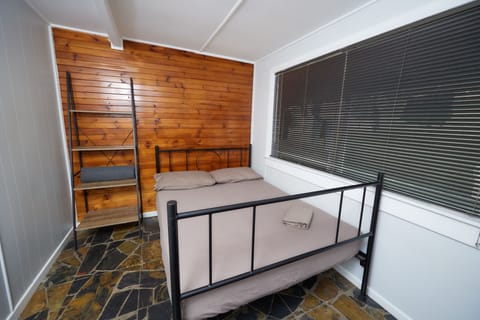 Standard Room, Non Smoking, Shared Bathroom (Standard Double) | Iron/ironing board, free WiFi, bed sheets