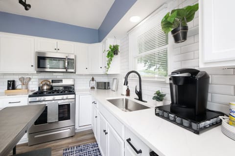 Whip up meals in this modern kitchen 🍳🌿 Stainless steel appliances, Keurig coffee station, and tons of natural light make cooking here a joy. Fresh, functional, and fully stocked! ☕🔪
