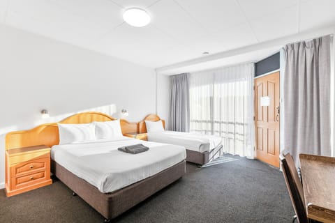 Standard Twin Room | Desk, iron/ironing board, free WiFi, bed sheets