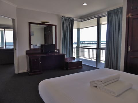 Panoramic Suite, 1 Bedroom, Ocean View | Desk, iron/ironing board, free WiFi, bed sheets