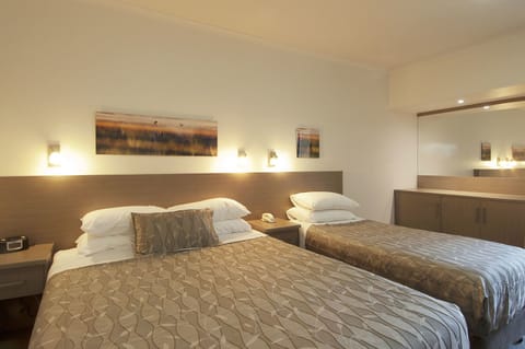 Gardenview Motel (Queen + Single) | Minibar, iron/ironing board, free WiFi